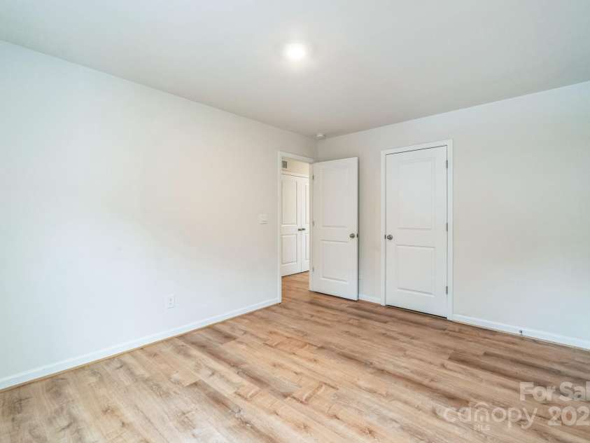 1323 Mifflin Lane, Dallas, NC 28034.  MLS# CAR4266862, YatesRealty ID 20105. 