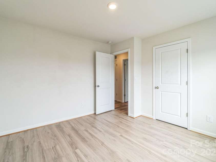 1323 Mifflin Lane, Dallas, NC 28034.  MLS# CAR4266862, YatesRealty ID 20105. 