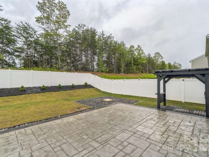 1323 Mifflin Lane, Dallas, NC 28034.  MLS# CAR4266862, YatesRealty ID 20105. 