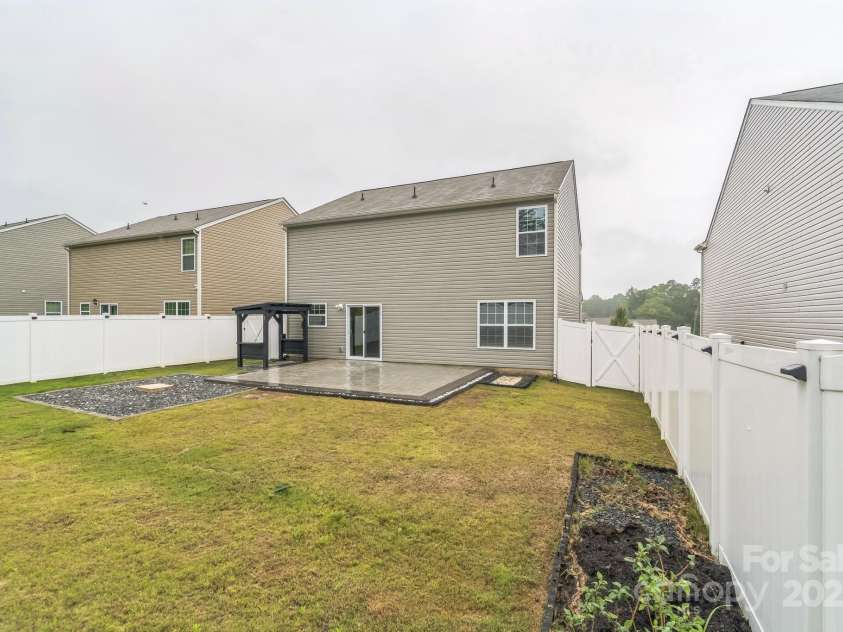 1323 Mifflin Lane, Dallas, NC 28034.  MLS# CAR4266862, YatesRealty ID 20105. 