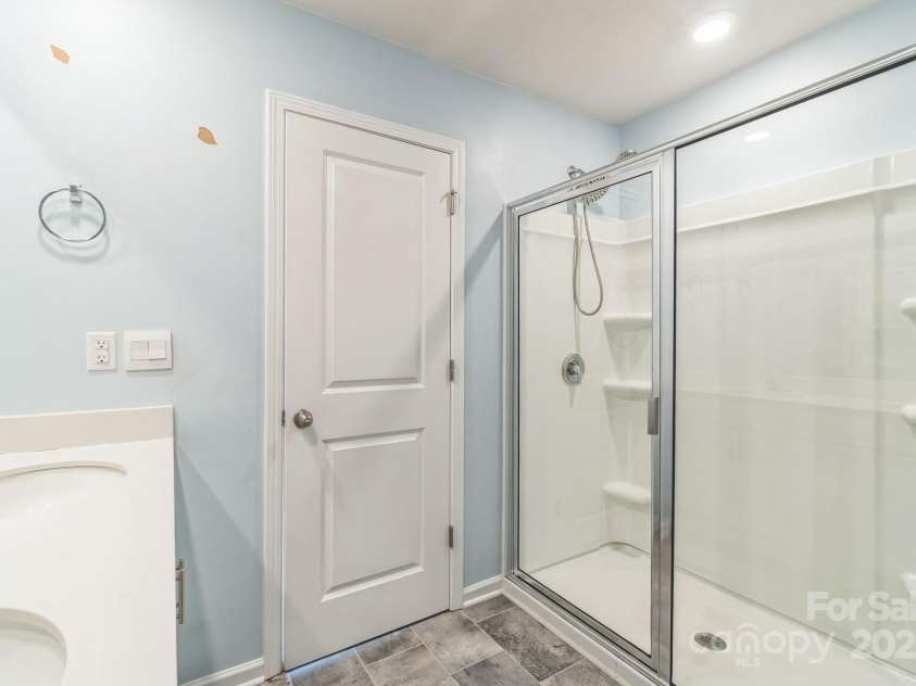 1323 Mifflin Lane, Dallas, NC 28034.  MLS# CAR4266862, YatesRealty ID 20105. Primary Bedroom