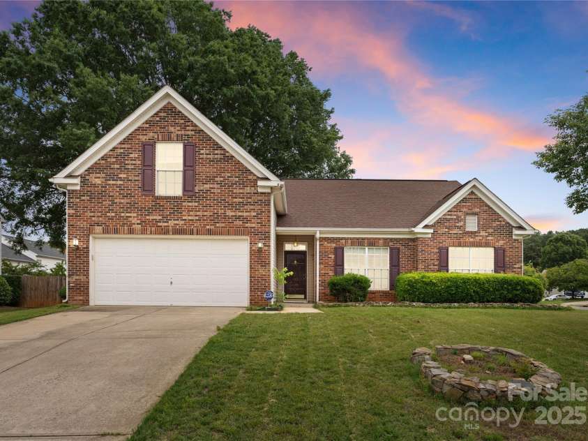133 Fontanelle Drive, Mooresville, NC 28115.  MLS# CAR4270181, YatesRealty ID 20106. 