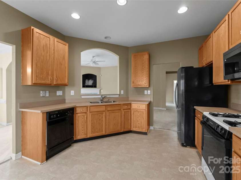 133 Fontanelle Drive, Mooresville, NC 28115.  MLS# CAR4270181, YatesRealty ID 20106. 