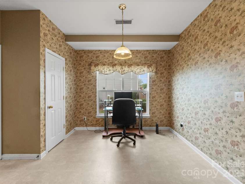 133 Fontanelle Drive, Mooresville, NC 28115.  MLS# CAR4270181, YatesRealty ID 20106. 