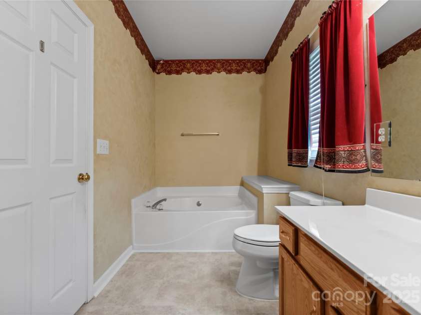 133 Fontanelle Drive, Mooresville, NC 28115.  MLS# CAR4270181, YatesRealty ID 20106. 