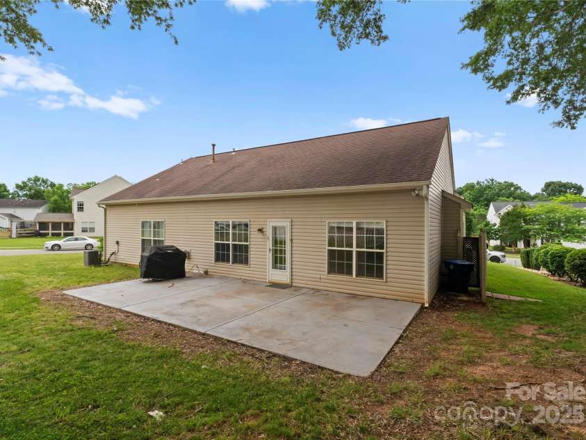 133 Fontanelle Drive, Mooresville, NC 28115.  MLS# CAR4270181, YatesRealty ID 20106. 