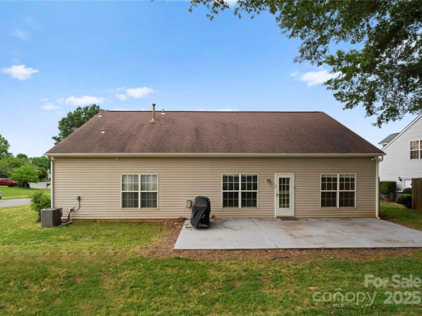 133 Fontanelle Drive, Mooresville, NC 28115.  MLS# CAR4270181, YatesRealty ID 20106. 