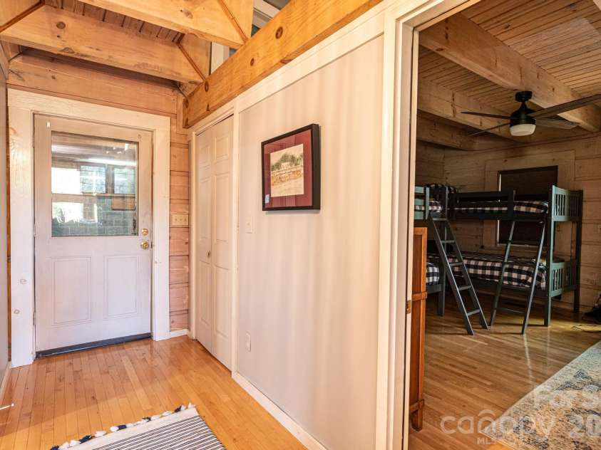 1925 Lake Acres Drive, Hickory, NC 28601.  MLS# CAR4357585, YatesRealty ID 20106. 
