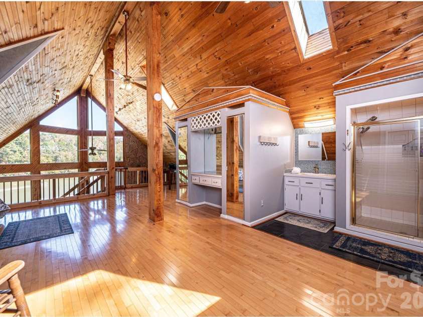1925 Lake Acres Drive, Hickory, NC 28601.  MLS# CAR4357585, YatesRealty ID 20106. 