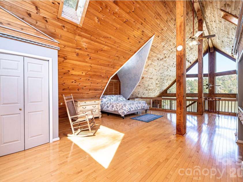 1925 Lake Acres Drive, Hickory, NC 28601.  MLS# CAR4357585, YatesRealty ID 20106. 