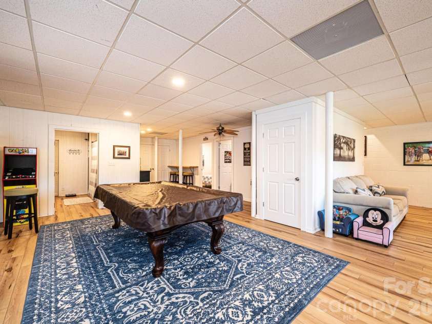 1925 Lake Acres Drive, Hickory, NC 28601.  MLS# CAR4357585, YatesRealty ID 20106. 