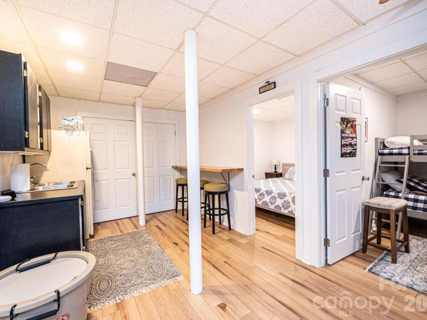 1925 Lake Acres Drive, Hickory, NC 28601.  MLS# CAR4357585, YatesRealty ID 20106. 