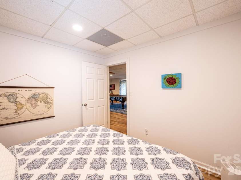 1925 Lake Acres Drive, Hickory, NC 28601.  MLS# CAR4357585, YatesRealty ID 20106. 