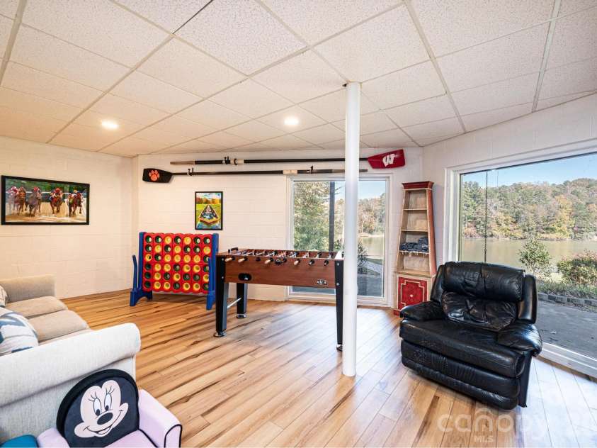 1925 Lake Acres Drive, Hickory, NC 28601.  MLS# CAR4357585, YatesRealty ID 20106. 