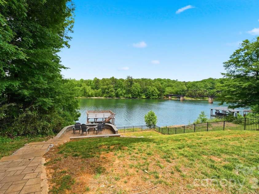 1925 Lake Acres Drive, Hickory, NC 28601.  MLS# CAR4357585, YatesRealty ID 20106. 