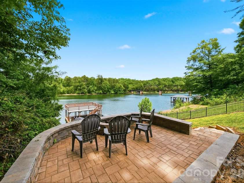 1925 Lake Acres Drive, Hickory, NC 28601.  MLS# CAR4357585, YatesRealty ID 20106. 