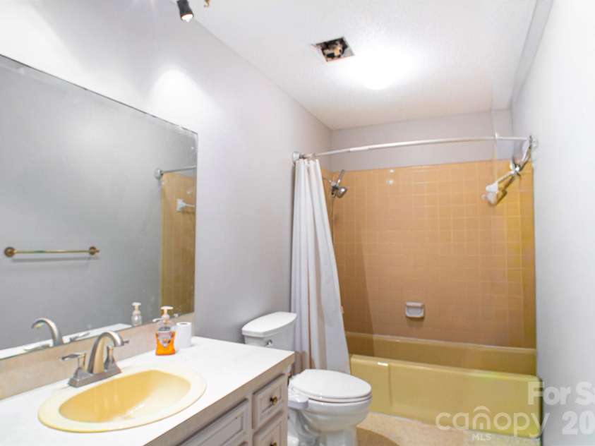 510 4th Avenue, Conover, NC 28613.  MLS# CAR4305259, YatesRealty ID 20107. 