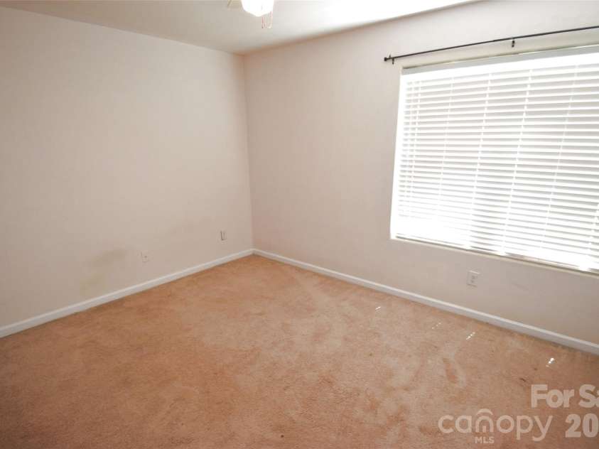 7226 Agava Lane, Charlotte, NC 28215.  MLS# CAR4376273, YatesRealty ID 20108. 