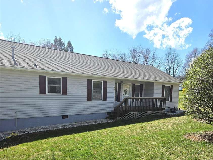 271 Stradley Mountain Road, Asheville, NC 28806.  MLS# CAR4213787, YatesRealty ID 2011. 