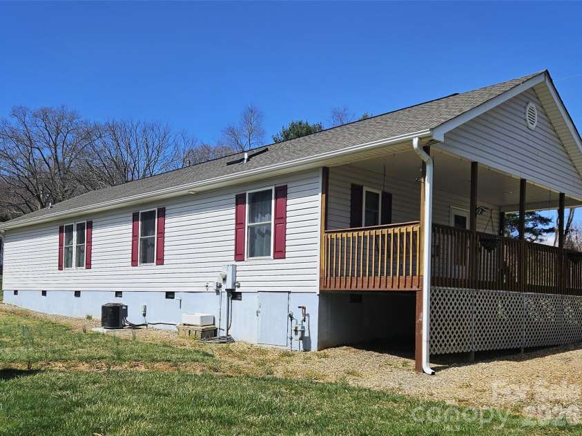 271 Stradley Mountain Road, Asheville, NC 28806.  MLS# CAR4213787, YatesRealty ID 2011. 