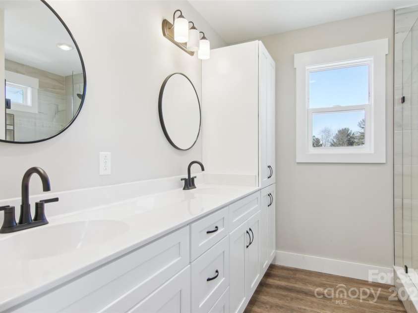 8 Escondido Drive, Asheville, NC 28806.  MLS# CAR4215889, YatesRealty ID 2011. 