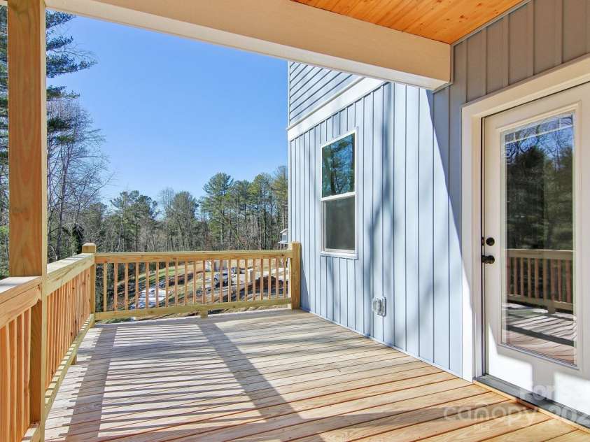 8 Escondido Drive, Asheville, NC 28806.  MLS# CAR4215889, YatesRealty ID 2011. 