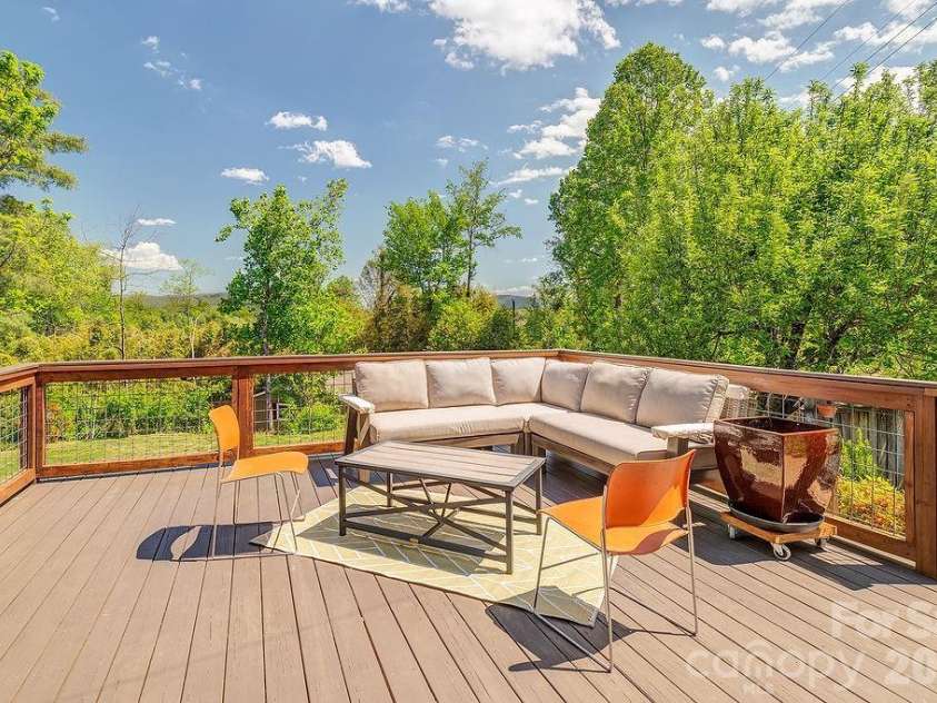 10 Hillendale Road, Asheville, NC 28805.  MLS# CAR4364572, YatesRealty ID 20110. 