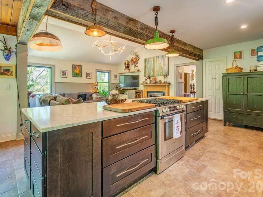10 Hillendale Road, Asheville, NC 28805.  MLS# CAR4364572, YatesRealty ID 20110. 