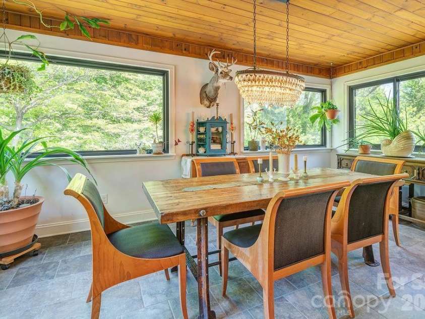 10 Hillendale Road, Asheville, NC 28805.  MLS# CAR4364572, YatesRealty ID 20110. 