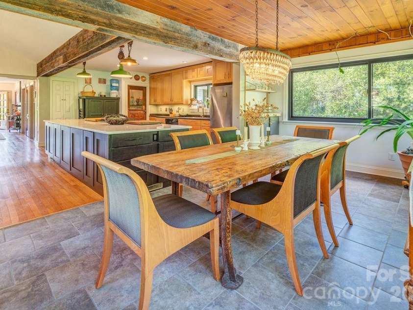 10 Hillendale Road, Asheville, NC 28805.  MLS# CAR4364572, YatesRealty ID 20110. 