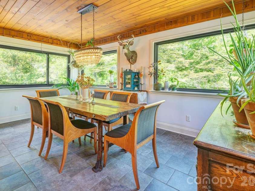 10 Hillendale Road, Asheville, NC 28805.  MLS# CAR4364572, YatesRealty ID 20110. 