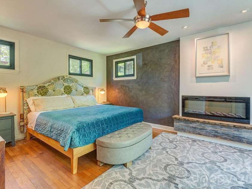 10 Hillendale Road, Asheville, NC 28805.  MLS# CAR4364572, YatesRealty ID 20110. 