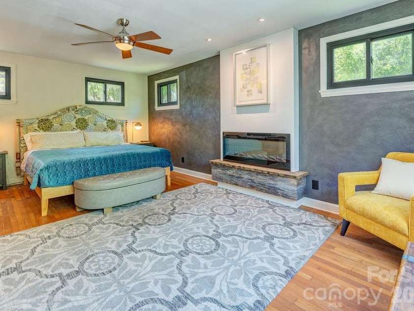10 Hillendale Road, Asheville, NC 28805.  MLS# CAR4364572, YatesRealty ID 20110. 