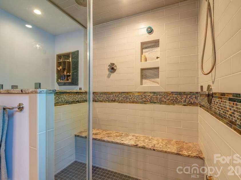 10 Hillendale Road, Asheville, NC 28805.  MLS# CAR4364572, YatesRealty ID 20110. 