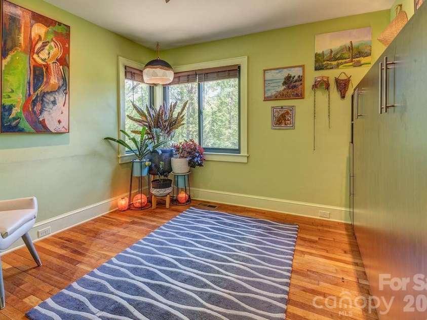 10 Hillendale Road, Asheville, NC 28805.  MLS# CAR4364572, YatesRealty ID 20110. 