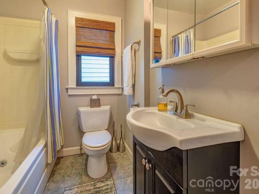 10 Hillendale Road, Asheville, NC 28805.  MLS# CAR4364572, YatesRealty ID 20110. 