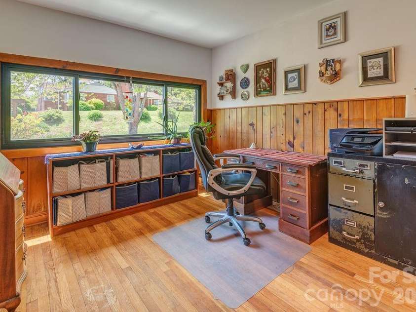 10 Hillendale Road, Asheville, NC 28805.  MLS# CAR4364572, YatesRealty ID 20110. 