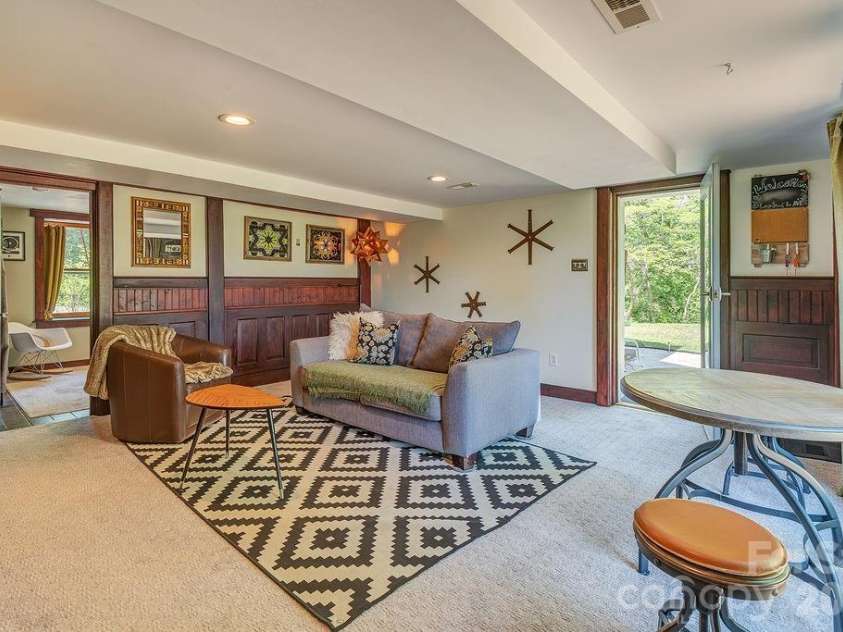 10 Hillendale Road, Asheville, NC 28805.  MLS# CAR4364572, YatesRealty ID 20110. 