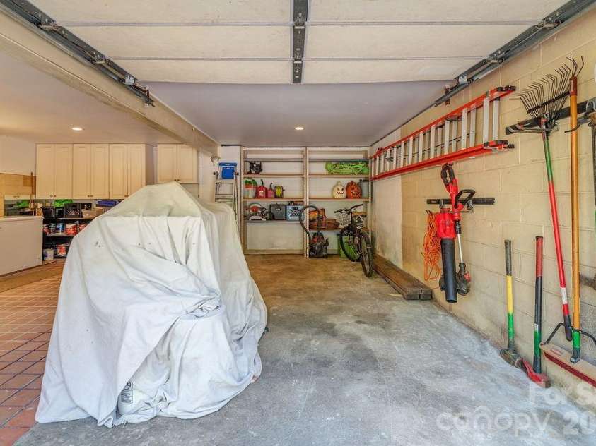 10 Hillendale Road, Asheville, NC 28805.  MLS# CAR4364572, YatesRealty ID 20110. 