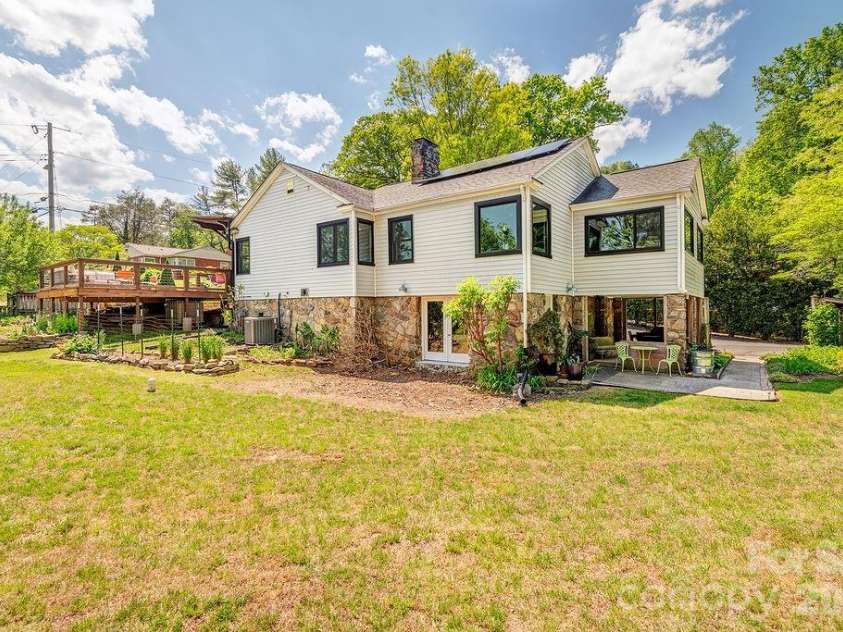 10 Hillendale Road, Asheville, NC 28805.  MLS# CAR4364572, YatesRealty ID 20110. 