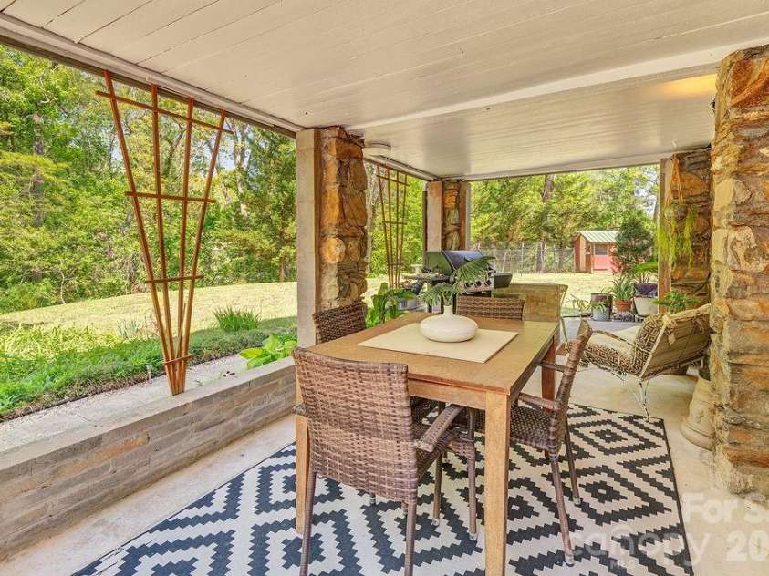 10 Hillendale Road, Asheville, NC 28805.  MLS# CAR4364572, YatesRealty ID 20110. 