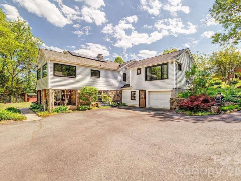 10 Hillendale Road, Asheville, NC 28805.  MLS# CAR4364572, YatesRealty ID 20110. 