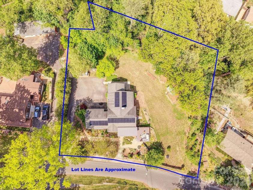 10 Hillendale Road, Asheville, NC 28805.  MLS# CAR4364572, YatesRealty ID 20110. 