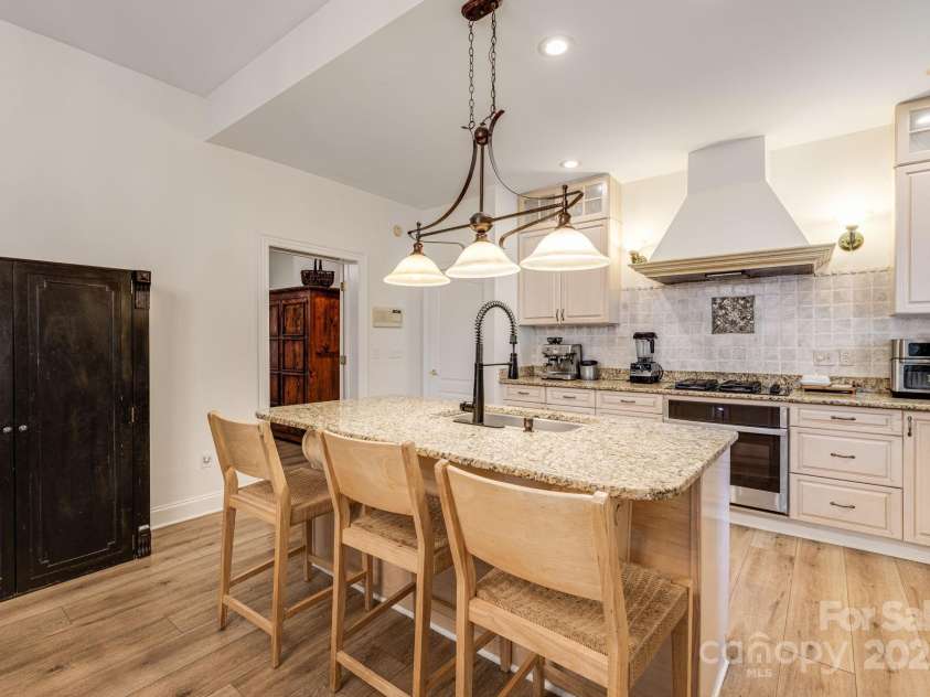 280 Sweetwater Hills Drive, Hendersonville, NC 28791.  MLS# CAR4268541, YatesRealty ID 20114. 