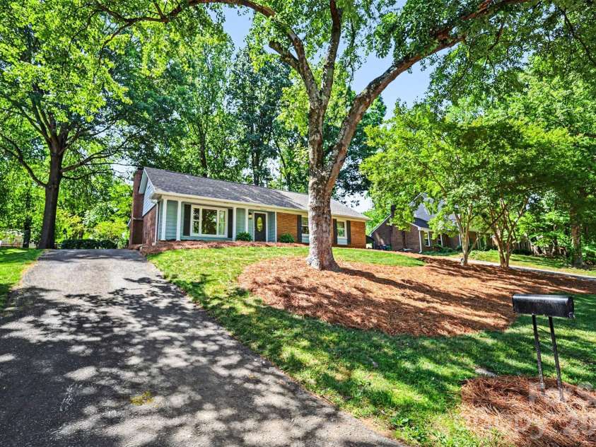 7022 Ludwig Drive, Charlotte, NC 28215.  MLS# CAR4373882, YatesRealty ID 20114. 