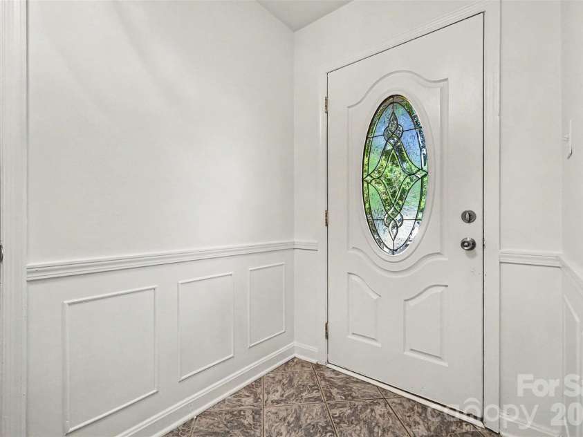 7022 Ludwig Drive, Charlotte, NC 28215.  MLS# CAR4373882, YatesRealty ID 20114. 