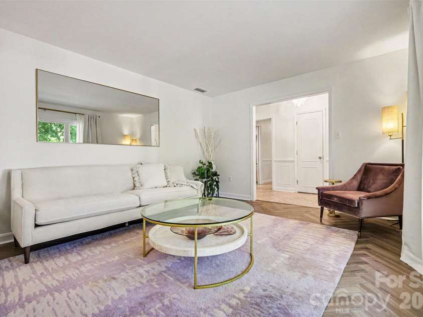 7022 Ludwig Drive, Charlotte, NC 28215.  MLS# CAR4373882, YatesRealty ID 20114. 