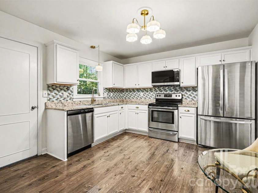 7022 Ludwig Drive, Charlotte, NC 28215.  MLS# CAR4373882, YatesRealty ID 20114. 