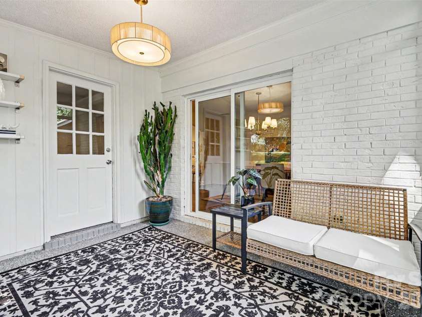 7022 Ludwig Drive, Charlotte, NC 28215.  MLS# CAR4373882, YatesRealty ID 20114. 