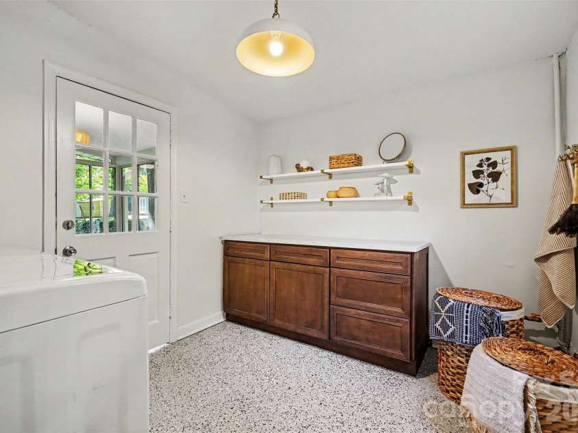 7022 Ludwig Drive, Charlotte, NC 28215.  MLS# CAR4373882, YatesRealty ID 20114. 